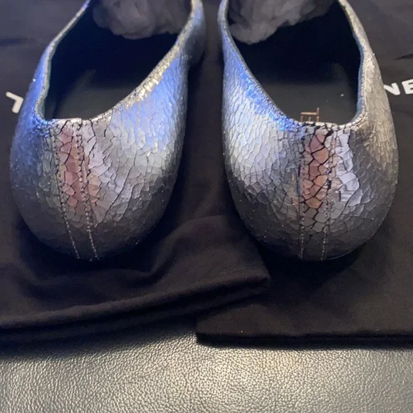 Chanel Leather Loafers Silver NWT size 39.5 made in Italy. - Picture 2 of 9